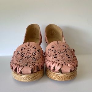 Gorgeous coral wedges **NEW**